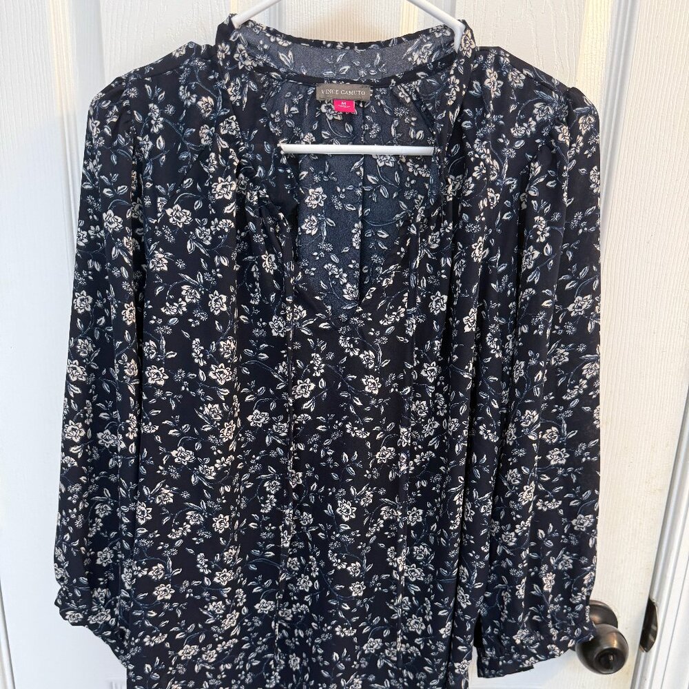 Vince Camuto Navy & White Floral Boho Blouse – Size Medium